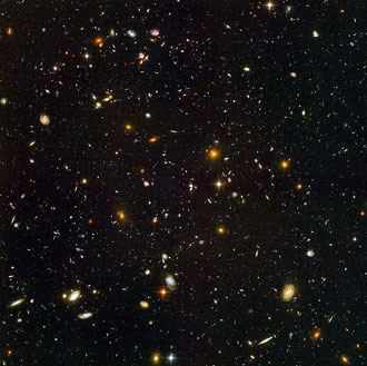 HUDF- záber najvzdialenejších končín nášho vesmíru ,  na zábere legendárneho teleskopu HST.
